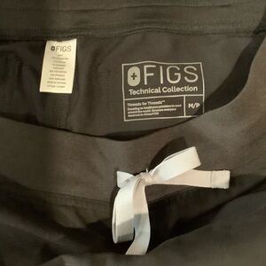 FIGS Black Scrubs M/P